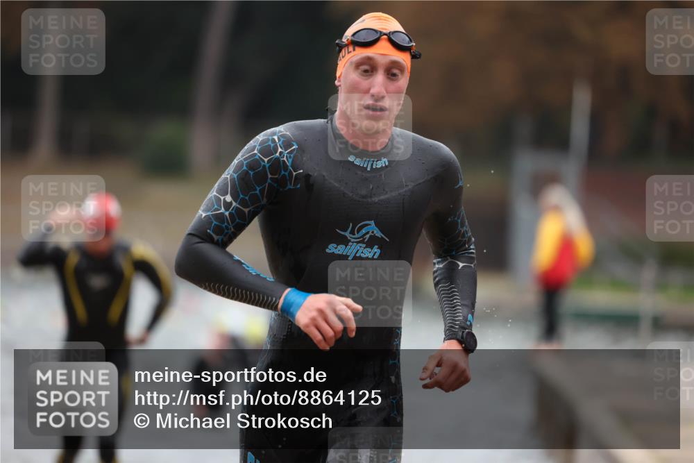 14.09.2025 - Stadtparktriathlon Michael Strokosch http://msf.ph/oto/8864125 14.09.2025 08:50:56 Schwimmen 322, 331, 344, 361, 368, 374, 377 meine-sportfotos.de