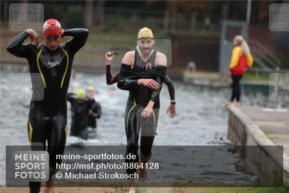 14.09.2025 - Stadtparktriathlon Michael Strokosch http://msf.ph/oto/8864128 14.09.2025 08:50:57 Schwimmen 322, 331, 344, 361, 368, 374, 377 meine-sportfotos.de