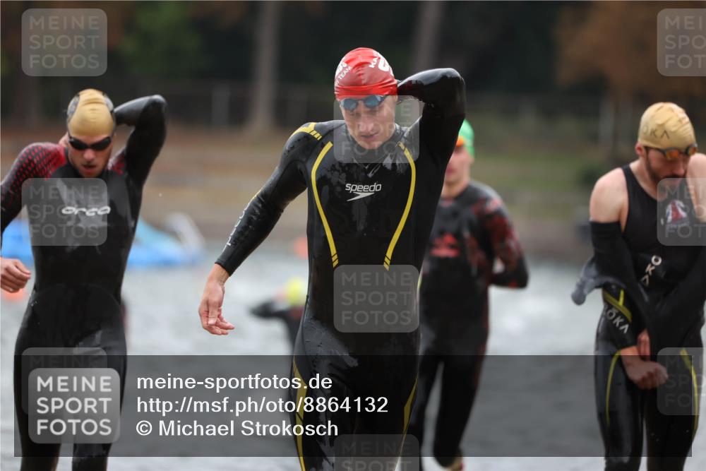 14.09.2025 - Stadtparktriathlon Michael Strokosch http://msf.ph/oto/8864132 14.09.2025 08:50:58 Schwimmen 322, 331, 344, 361, 368, 374, 377 meine-sportfotos.de