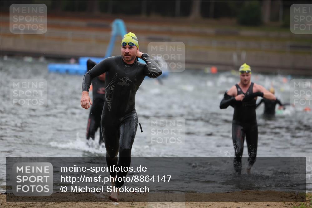 14.09.2025 - Stadtparktriathlon Michael Strokosch http://msf.ph/oto/8864147 14.09.2025 08:51:03 Schwimmen 331, 344, 361, 368, 374, 376, 377 meine-sportfotos.de
