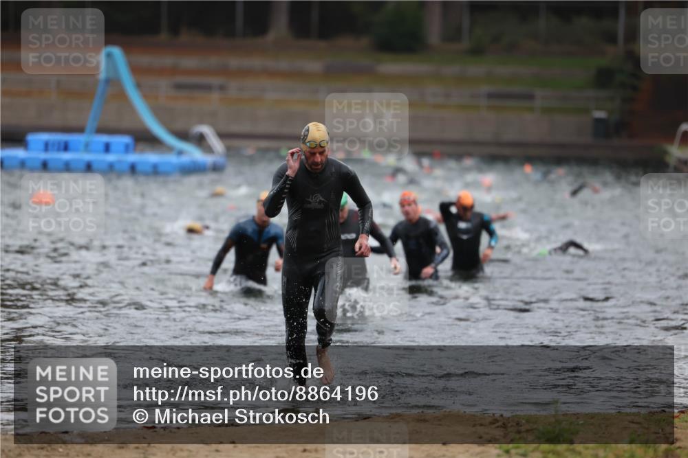 14.09.2025 - Stadtparktriathlon Michael Strokosch http://msf.ph/oto/8864196 14.09.2025 08:51:18 Schwimmen 301, 339, 350 meine-sportfotos.de