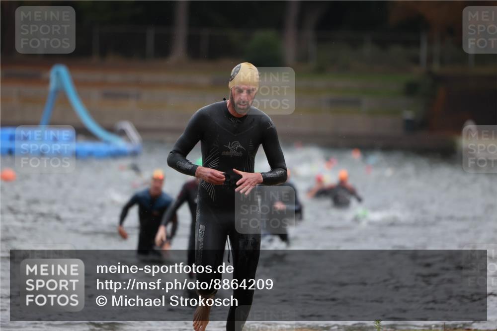 14.09.2025 - Stadtparktriathlon Michael Strokosch http://msf.ph/oto/8864209 14.09.2025 08:51:21 Schwimmen 301, 339, 340, 350 meine-sportfotos.de