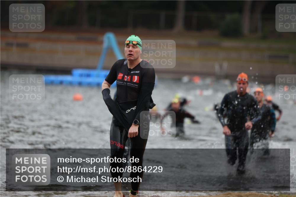 14.09.2025 - Stadtparktriathlon Michael Strokosch http://msf.ph/oto/8864229 14.09.2025 08:51:25 Schwimmen 301, 318, 339, 340, 350, 354 meine-sportfotos.de