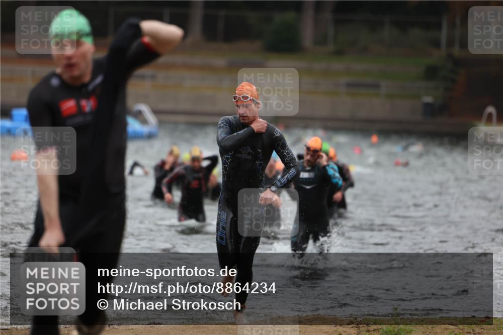 14.09.2025 - Stadtparktriathlon Michael Strokosch http://msf.ph/oto/8864234 14.09.2025 08:51:27 Schwimmen 301, 318, 324, 340, 347, 350, 354, 373 meine-sportfotos.de