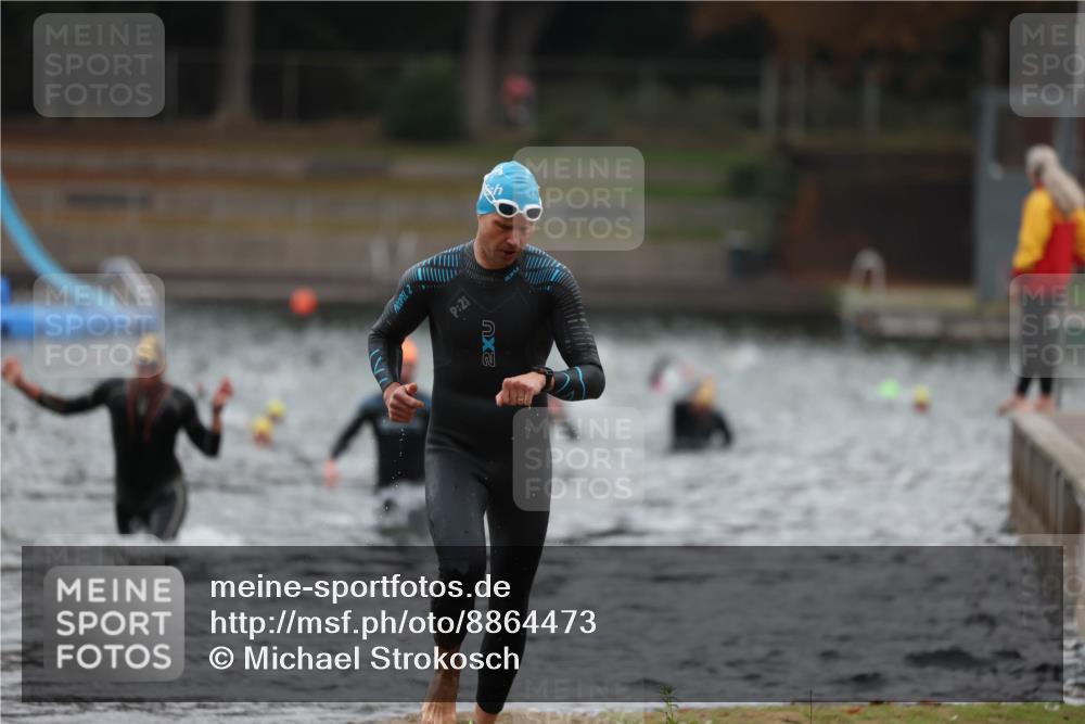 14.09.2025 - Stadtparktriathlon Michael Strokosch http://msf.ph/oto/8864473 14.09.2025 08:52:28 Schwimmen 321, 336, 349 meine-sportfotos.de
