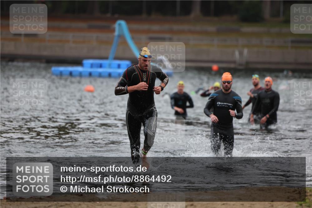 14.09.2025 - Stadtparktriathlon Michael Strokosch http://msf.ph/oto/8864492 14.09.2025 08:52:34 Schwimmen 321, 336 meine-sportfotos.de