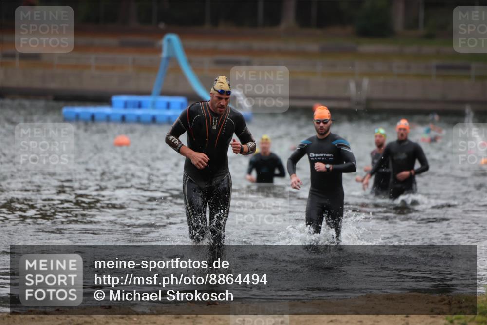 14.09.2025 - Stadtparktriathlon Michael Strokosch http://msf.ph/oto/8864494 14.09.2025 08:52:34 Schwimmen 321, 336 meine-sportfotos.de