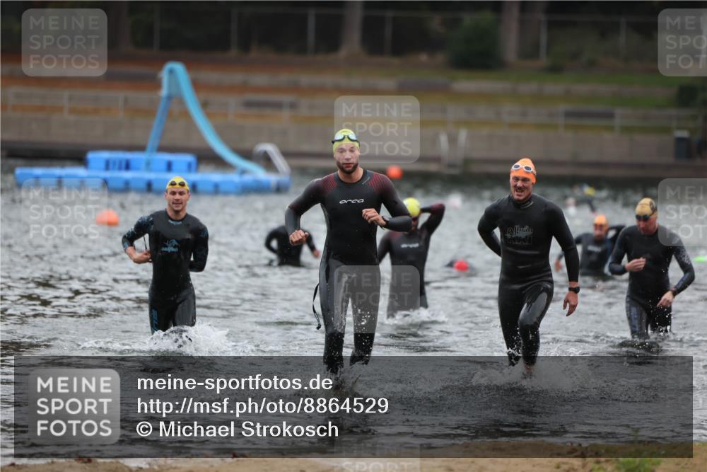14.09.2025 - Stadtparktriathlon Michael Strokosch http://msf.ph/oto/8864529 14.09.2025 08:52:42 Schwimmen 320, 321, 336, 348, 353, 360, 369 meine-sportfotos.de