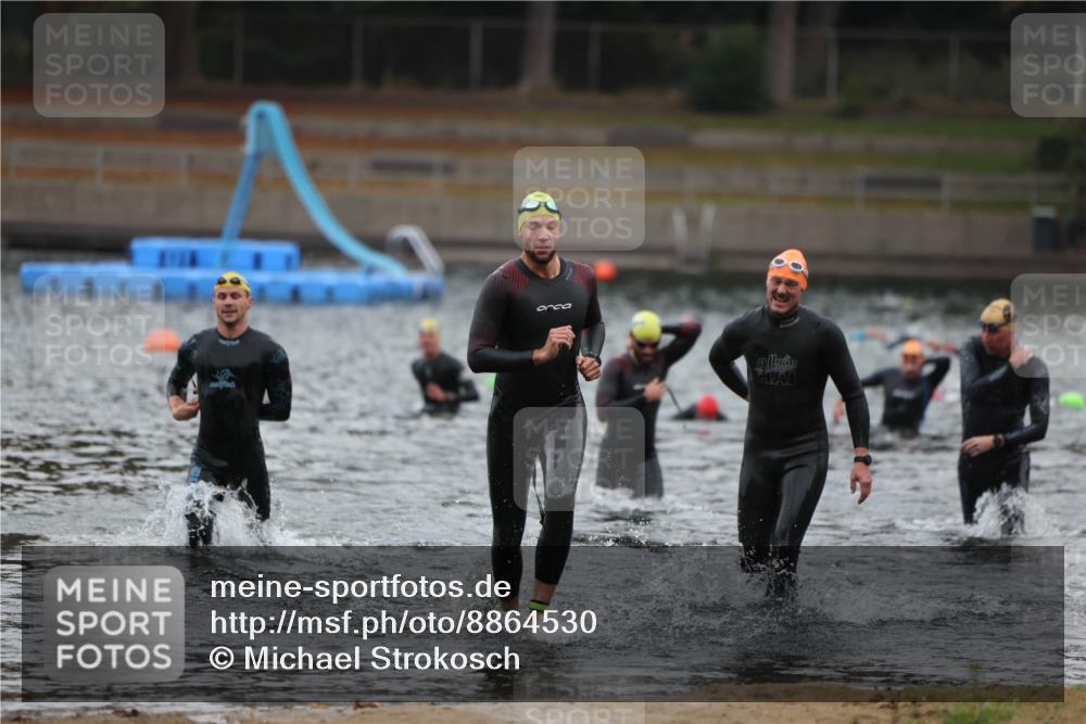 14.09.2025 - Stadtparktriathlon Michael Strokosch http://msf.ph/oto/8864530 14.09.2025 08:52:43 Schwimmen 320, 321, 348, 353, 360, 369 meine-sportfotos.de