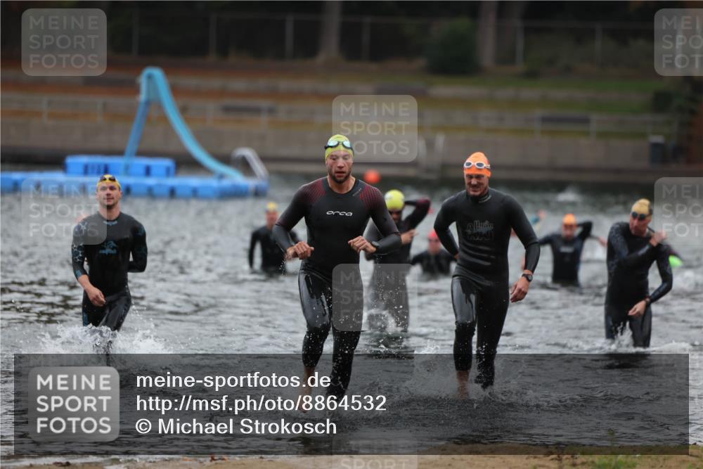14.09.2025 - Stadtparktriathlon Michael Strokosch http://msf.ph/oto/8864532 14.09.2025 08:52:43 Schwimmen 320, 321, 348, 353, 360, 369 meine-sportfotos.de