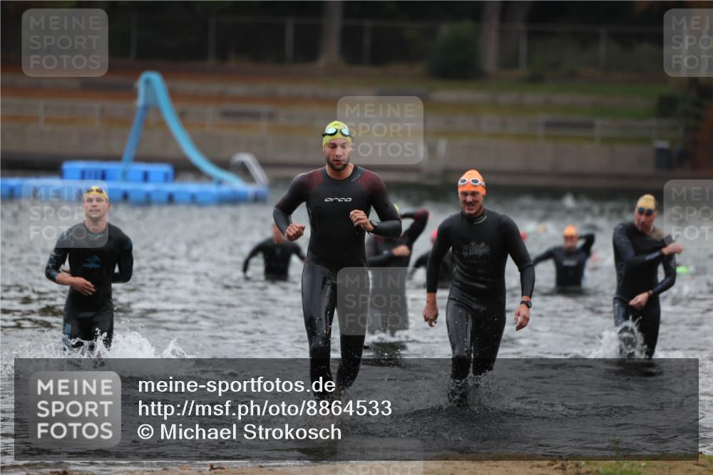 14.09.2025 - Stadtparktriathlon Michael Strokosch http://msf.ph/oto/8864533 14.09.2025 08:52:43 Schwimmen 320, 321, 348, 353, 360, 369 meine-sportfotos.de