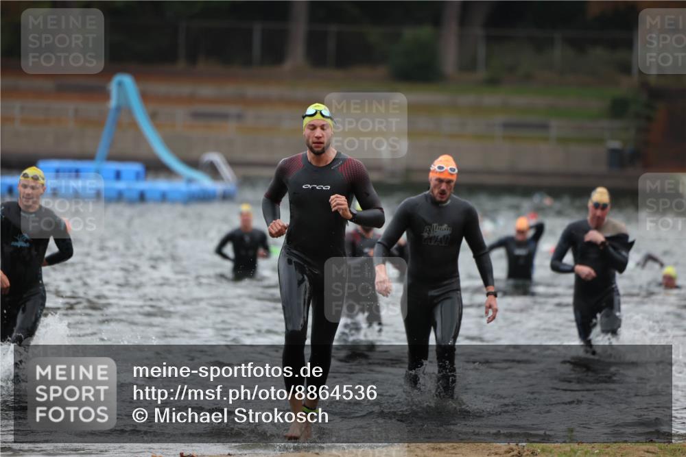 14.09.2025 - Stadtparktriathlon Michael Strokosch http://msf.ph/oto/8864536 14.09.2025 08:52:44 Schwimmen 320, 321, 348, 353, 360, 369 meine-sportfotos.de
