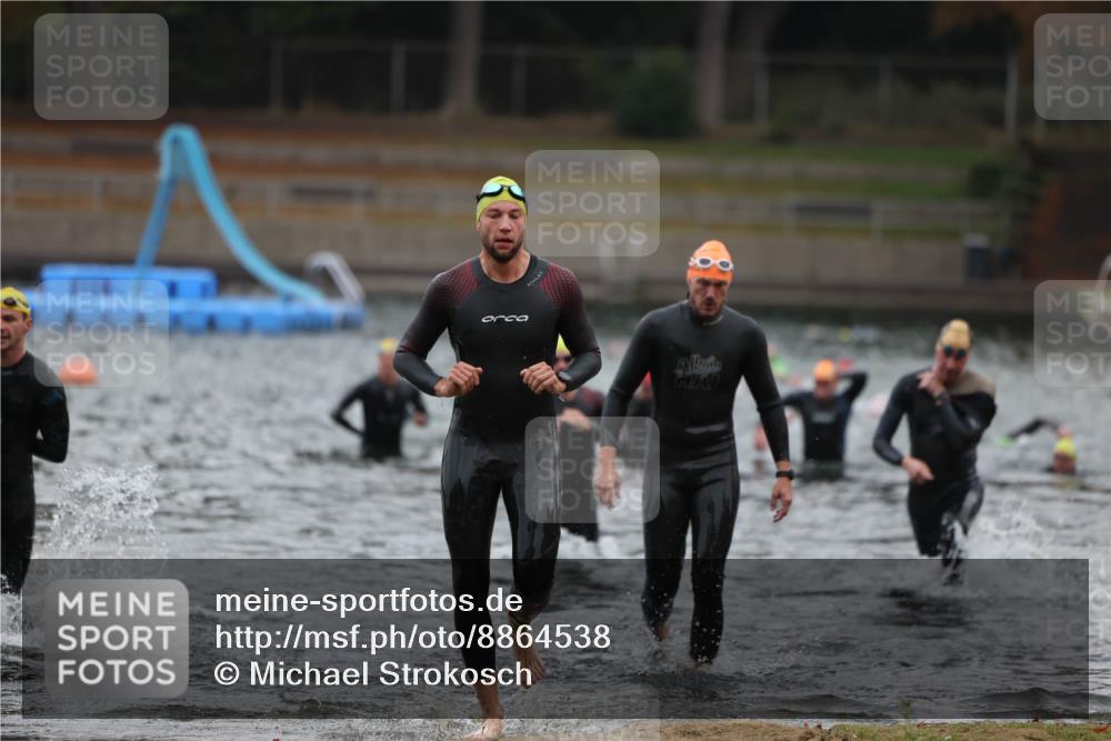 14.09.2025 - Stadtparktriathlon Michael Strokosch http://msf.ph/oto/8864538 14.09.2025 08:52:44 Schwimmen 320, 321, 348, 353, 360, 369 meine-sportfotos.de