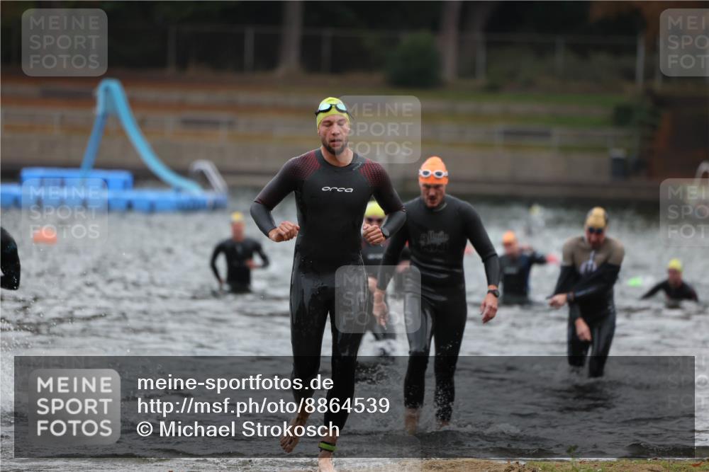 14.09.2025 - Stadtparktriathlon Michael Strokosch http://msf.ph/oto/8864539 14.09.2025 08:52:44 Schwimmen 320, 321, 348, 353, 360, 369 meine-sportfotos.de