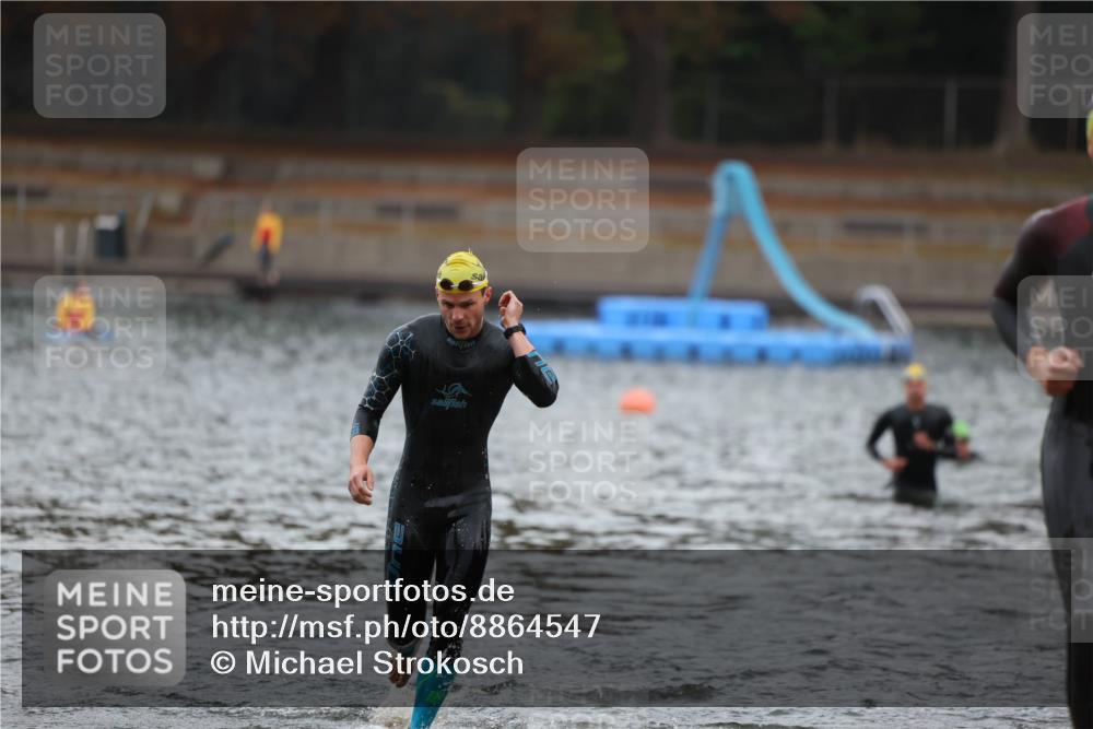 14.09.2025 - Stadtparktriathlon Michael Strokosch http://msf.ph/oto/8864547 14.09.2025 08:52:46 Schwimmen 320, 348, 353, 360, 369 meine-sportfotos.de