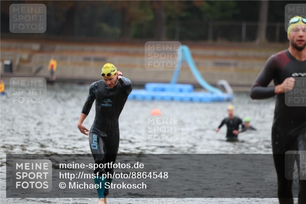 14.09.2025 - Stadtparktriathlon Michael Strokosch http://msf.ph/oto/8864548 14.09.2025 08:52:46 Schwimmen 320, 348, 353, 360, 369 meine-sportfotos.de
