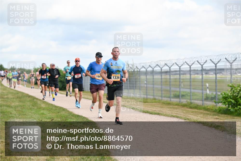 14.09.2025 - Airport Race Dr. Thomas Lammeyer http://msf.ph/oto/8864570 14.09.2025 12:04:43 Laufen 53, 186, 1336 meine-sportfotos.de