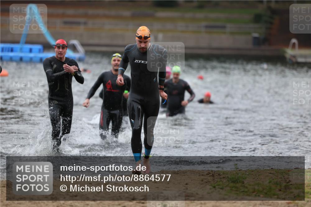14.09.2025 - Stadtparktriathlon Michael Strokosch http://msf.ph/oto/8864577 14.09.2025 08:53:01 Schwimmen 303, 306, 313, 319, 359, 367 meine-sportfotos.de