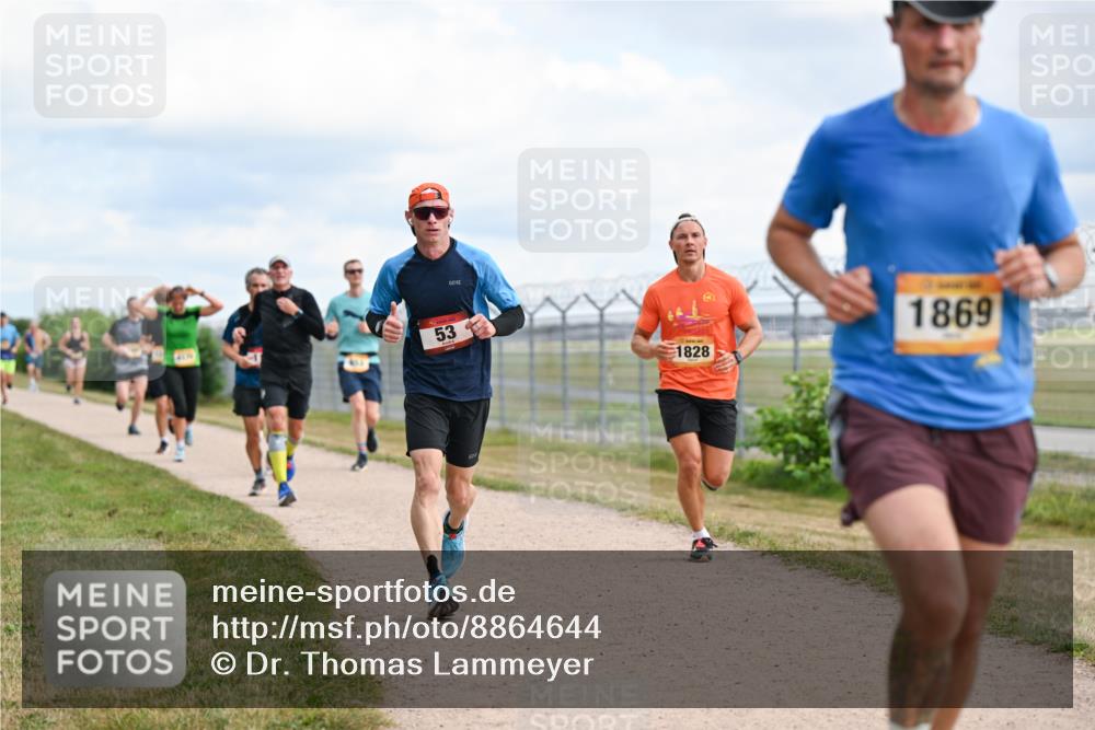 14.09.2025 - Airport Race Dr. Thomas Lammeyer http://msf.ph/oto/8864644 14.09.2025 12:04:47 Laufen 53, 1828, 1869 meine-sportfotos.de