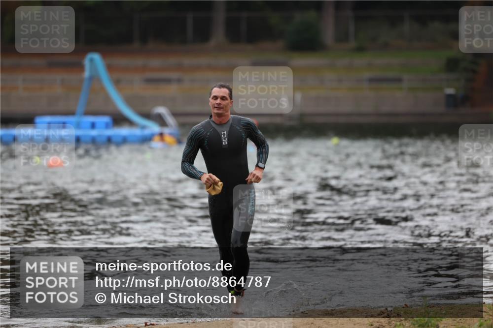 14.09.2025 - Stadtparktriathlon Michael Strokosch http://msf.ph/oto/8864787 14.09.2025 08:57:13 Schwimmen 338 meine-sportfotos.de