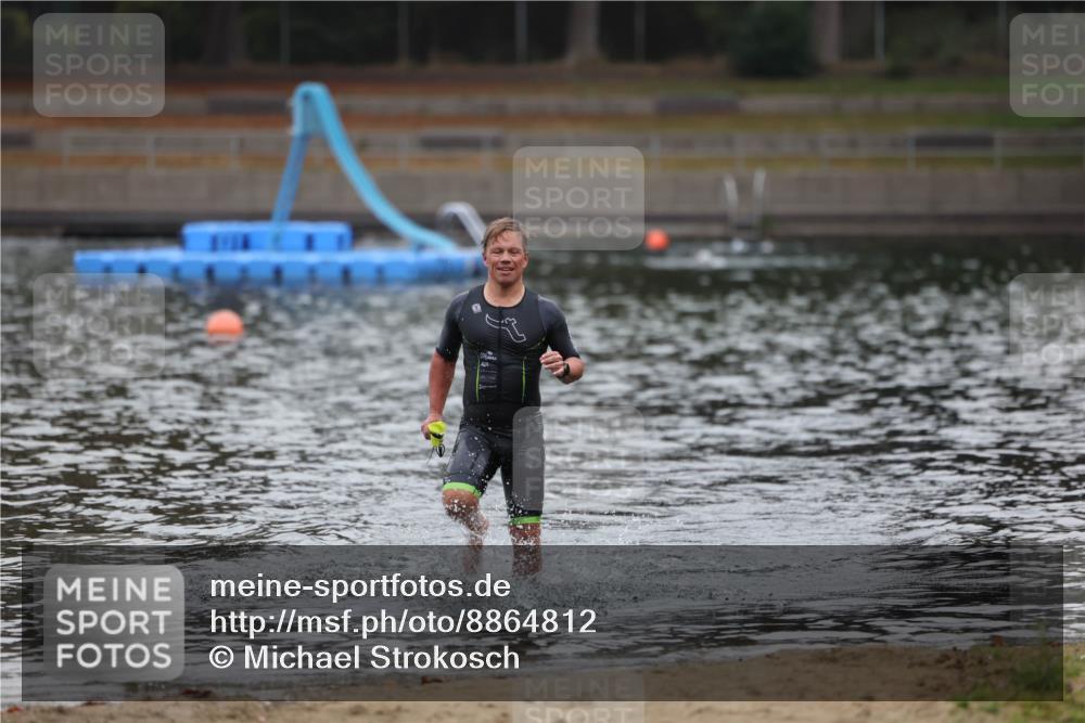 14.09.2025 - Stadtparktriathlon Michael Strokosch http://msf.ph/oto/8864812 14.09.2025 08:58:23 Schwimmen 311 meine-sportfotos.de