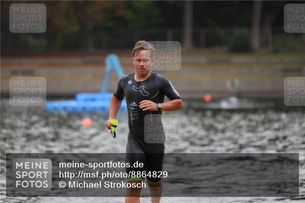 14.09.2025 - Stadtparktriathlon Michael Strokosch http://msf.ph/oto/8864829 14.09.2025 08:58:27 Schwimmen 311 meine-sportfotos.de