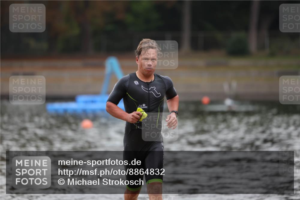 14.09.2025 - Stadtparktriathlon Michael Strokosch http://msf.ph/oto/8864832 14.09.2025 08:58:27 Schwimmen 311 meine-sportfotos.de