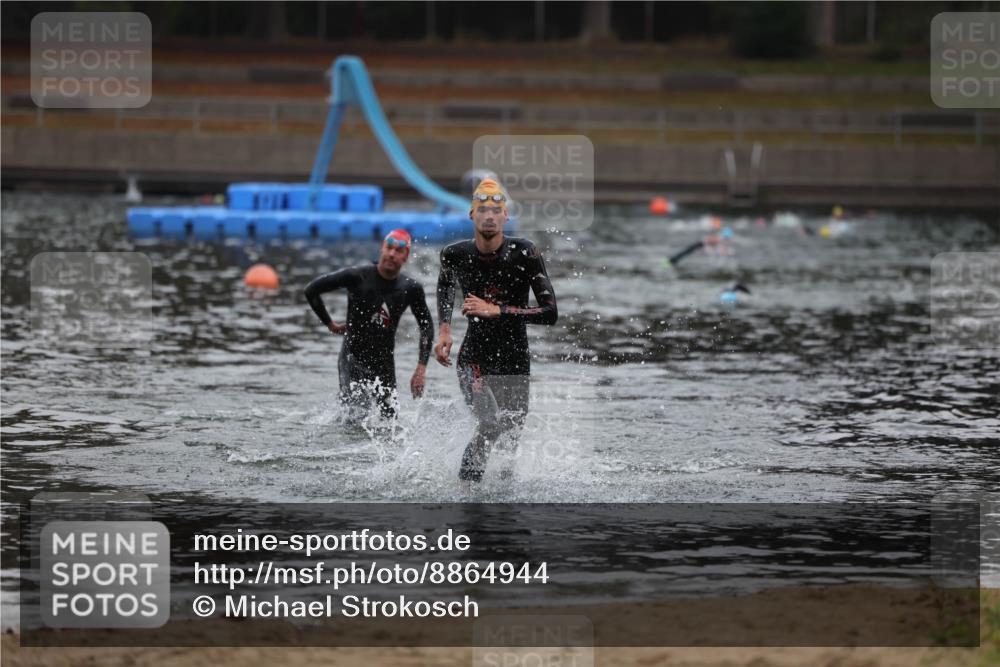 14.09.2025 - Stadtparktriathlon Michael Strokosch http://msf.ph/oto/8864944 14.09.2025 09:00:11 Schwimmen 405, 416 meine-sportfotos.de