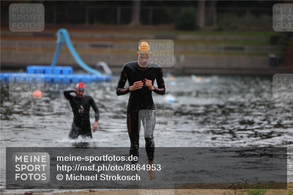 14.09.2025 - Stadtparktriathlon Michael Strokosch http://msf.ph/oto/8864953 14.09.2025 09:00:13 Schwimmen 405, 416 meine-sportfotos.de