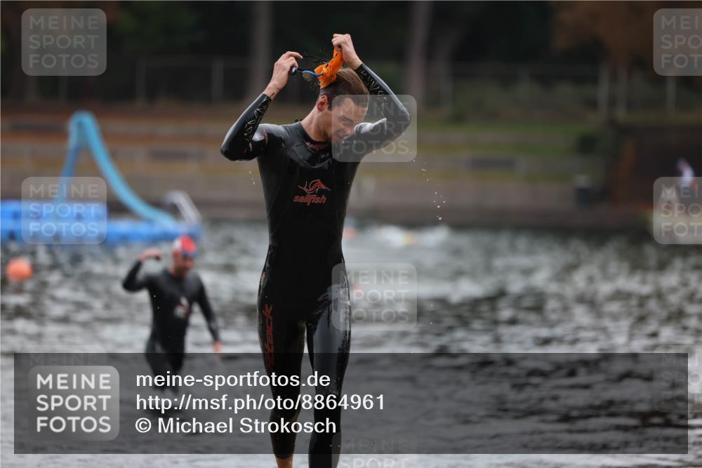 14.09.2025 - Stadtparktriathlon Michael Strokosch http://msf.ph/oto/8864961 14.09.2025 09:00:14 Schwimmen 405, 416 meine-sportfotos.de