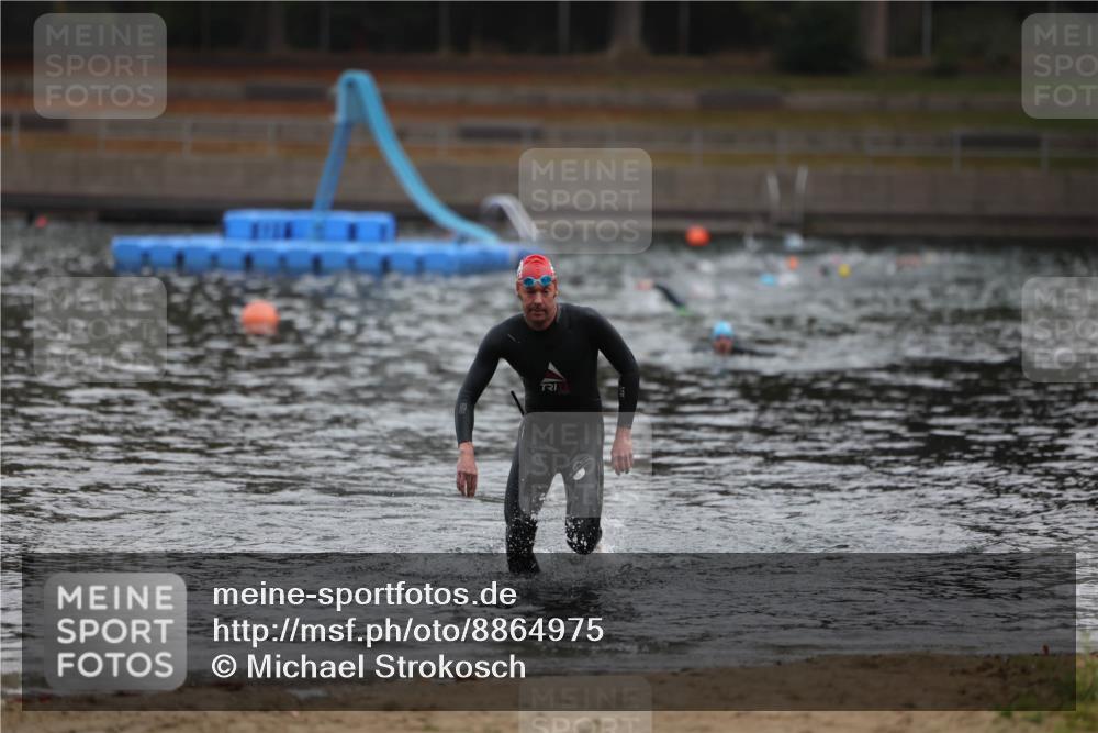 14.09.2025 - Stadtparktriathlon Michael Strokosch http://msf.ph/oto/8864975 14.09.2025 09:00:17 Schwimmen 405, 416 meine-sportfotos.de