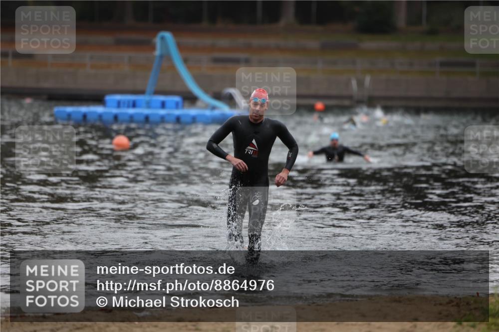 14.09.2025 - Stadtparktriathlon Michael Strokosch http://msf.ph/oto/8864976 14.09.2025 09:00:18 Schwimmen 405, 416 meine-sportfotos.de