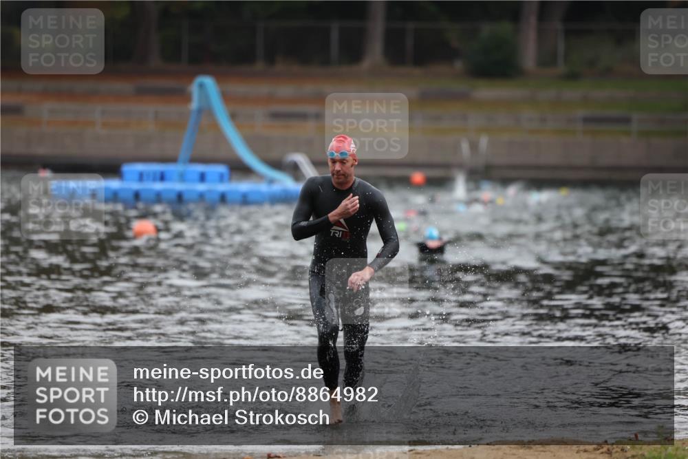 14.09.2025 - Stadtparktriathlon Michael Strokosch http://msf.ph/oto/8864982 14.09.2025 09:00:19 Schwimmen 405, 416 meine-sportfotos.de