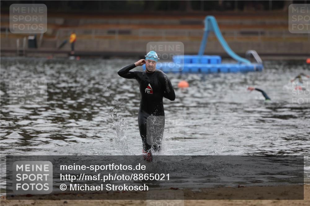 14.09.2025 - Stadtparktriathlon Michael Strokosch http://msf.ph/oto/8865021 14.09.2025 09:00:37 Schwimmen 435 meine-sportfotos.de