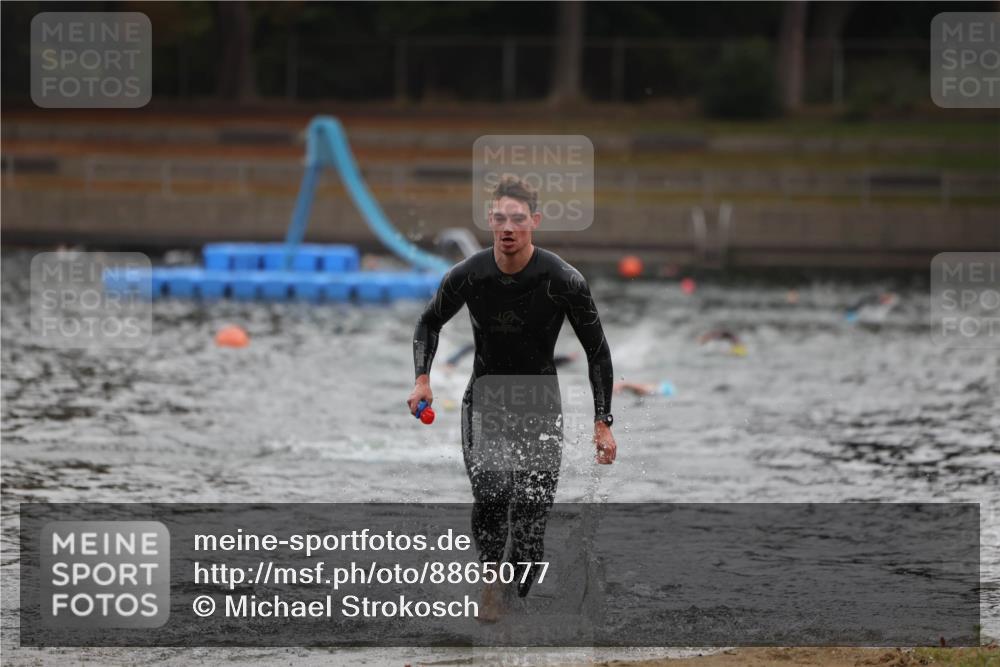 14.09.2025 - Stadtparktriathlon Michael Strokosch http://msf.ph/oto/8865077 14.09.2025 09:01:02 Schwimmen 394, 408, 431 meine-sportfotos.de