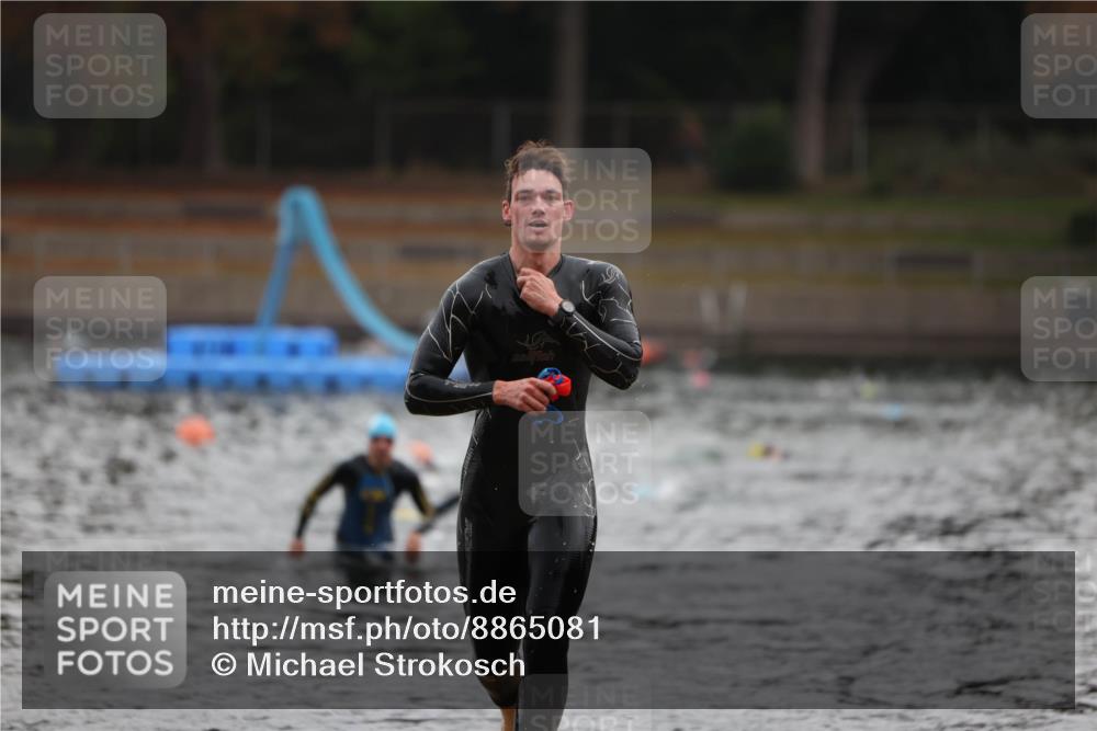 14.09.2025 - Stadtparktriathlon Michael Strokosch http://msf.ph/oto/8865081 14.09.2025 09:01:04 Schwimmen 394, 431 meine-sportfotos.de