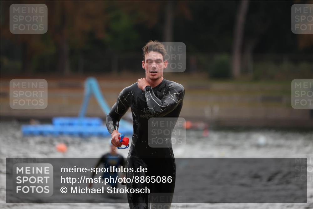 14.09.2025 - Stadtparktriathlon Michael Strokosch http://msf.ph/oto/8865086 14.09.2025 09:01:05 Schwimmen 394, 431 meine-sportfotos.de