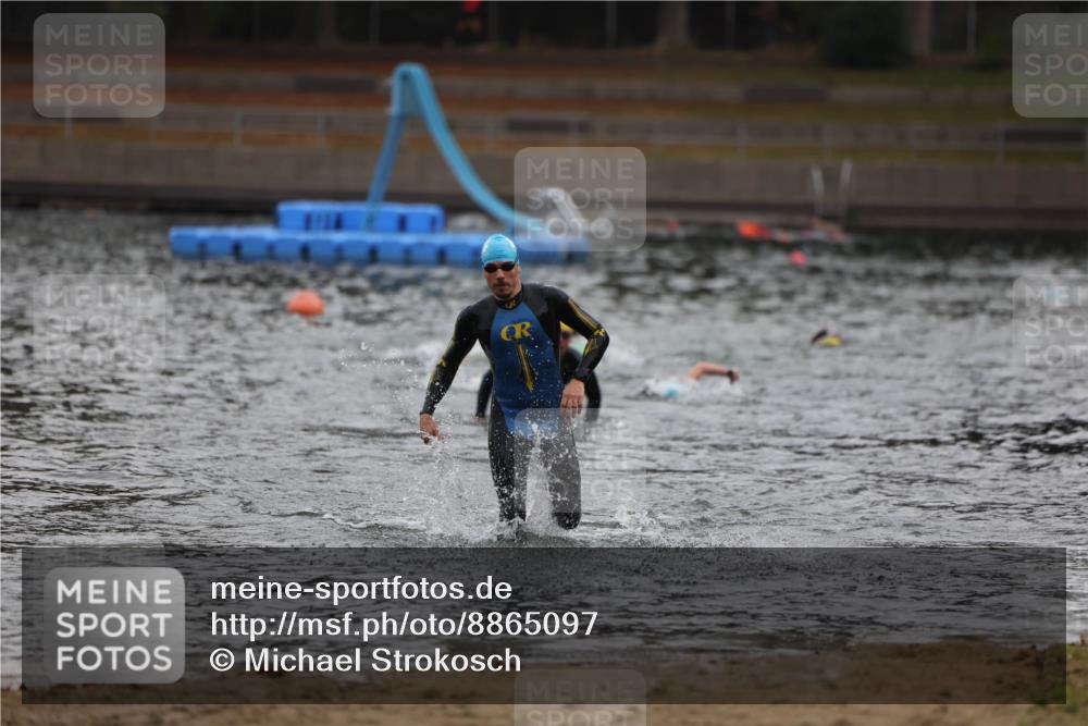 14.09.2025 - Stadtparktriathlon Michael Strokosch http://msf.ph/oto/8865097 14.09.2025 09:01:09 Schwimmen 394, 431 meine-sportfotos.de