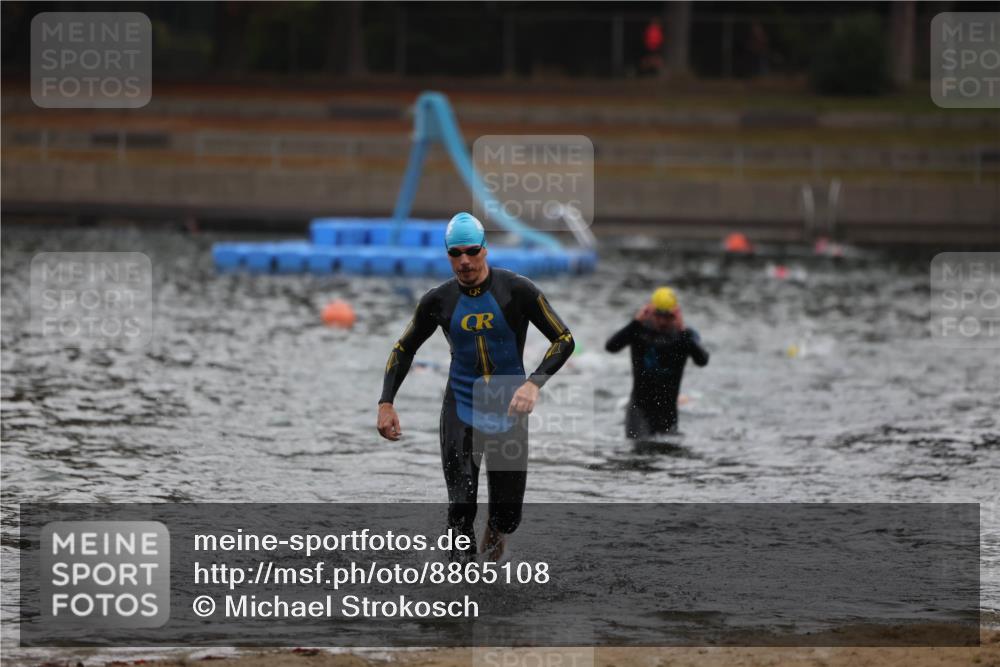 14.09.2025 - Stadtparktriathlon Michael Strokosch http://msf.ph/oto/8865108 14.09.2025 09:01:10 Schwimmen 431 meine-sportfotos.de