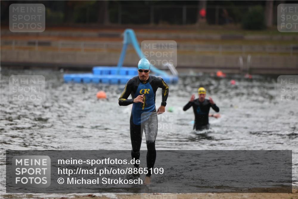14.09.2025 - Stadtparktriathlon Michael Strokosch http://msf.ph/oto/8865109 14.09.2025 09:01:11 Schwimmen 403, 431, 436 meine-sportfotos.de