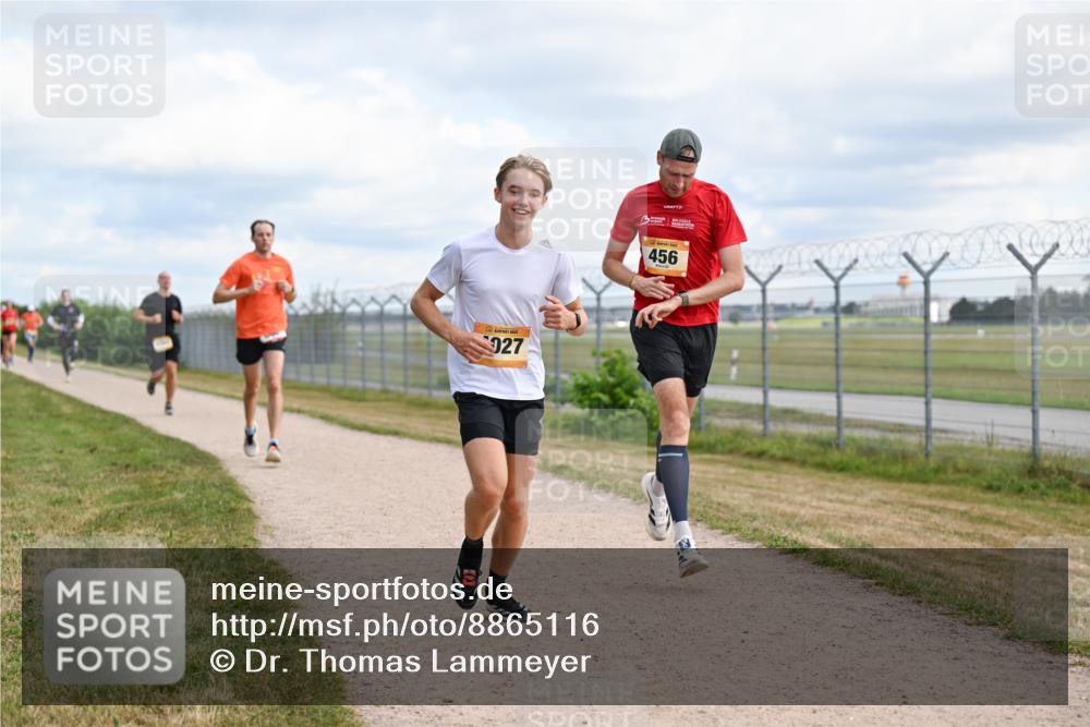 14.09.2025 - Airport Race Dr. Thomas Lammeyer http://msf.ph/oto/8865116 14.09.2025 12:05:26 Laufen 027, 456 meine-sportfotos.de