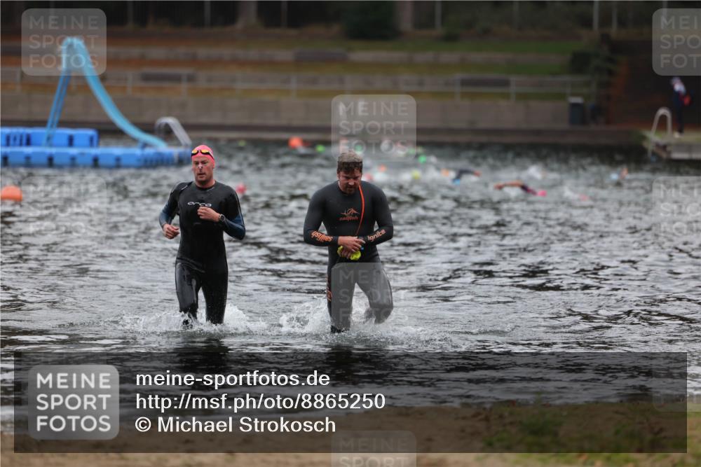 14.09.2025 - Stadtparktriathlon Michael Strokosch http://msf.ph/oto/8865250 14.09.2025 09:02:13 Schwimmen 380, 419 meine-sportfotos.de