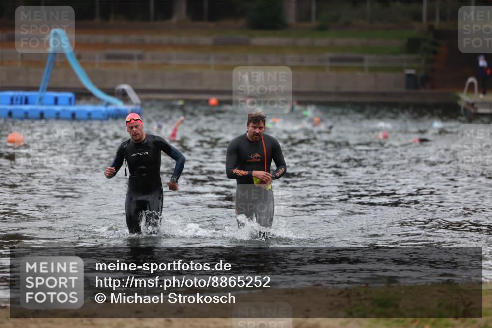 14.09.2025 - Stadtparktriathlon Michael Strokosch http://msf.ph/oto/8865252 14.09.2025 09:02:13 Schwimmen 380, 419 meine-sportfotos.de