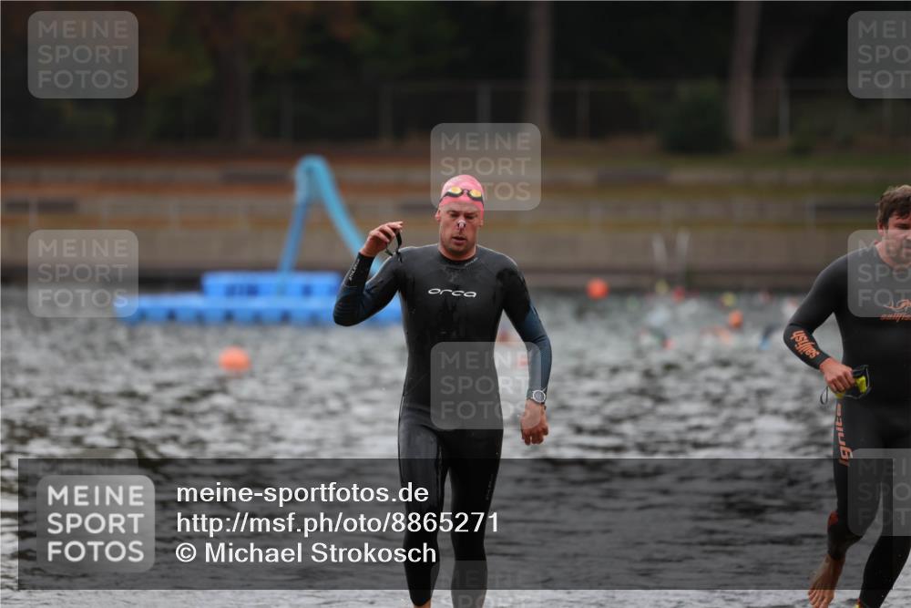 14.09.2025 - Stadtparktriathlon Michael Strokosch http://msf.ph/oto/8865271 14.09.2025 09:02:18 Schwimmen 380, 419 meine-sportfotos.de