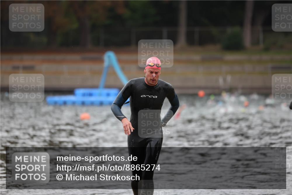 14.09.2025 - Stadtparktriathlon Michael Strokosch http://msf.ph/oto/8865274 14.09.2025 09:02:19 Schwimmen 380, 419 meine-sportfotos.de