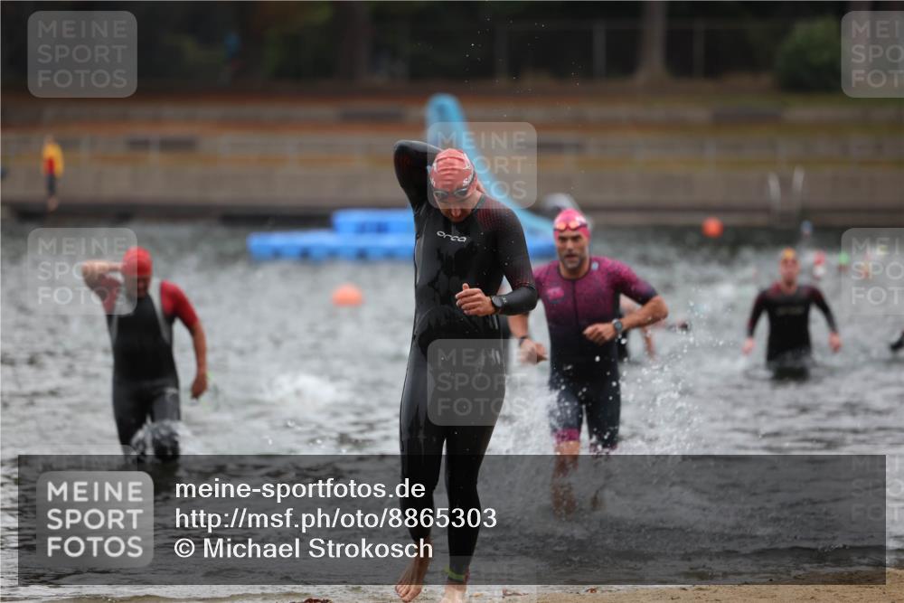 14.09.2025 - Stadtparktriathlon Michael Strokosch http://msf.ph/oto/8865303 14.09.2025 09:02:56 Schwimmen 393, 401, 425 meine-sportfotos.de