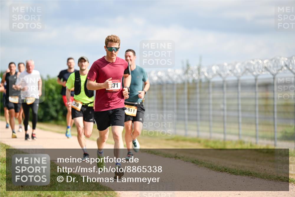 14.09.2025 - Airport Race Dr. Thomas Lammeyer http://msf.ph/oto/8865338 14.09.2025 12:05:47 Laufen 318, 371, 911 meine-sportfotos.de