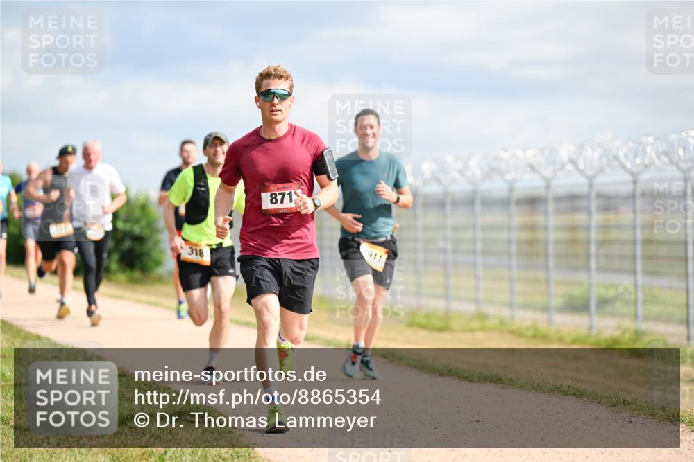 14.09.2025 - Airport Race Dr. Thomas Lammeyer http://msf.ph/oto/8865354 14.09.2025 12:05:48 Laufen 318, 8718, 911 meine-sportfotos.de