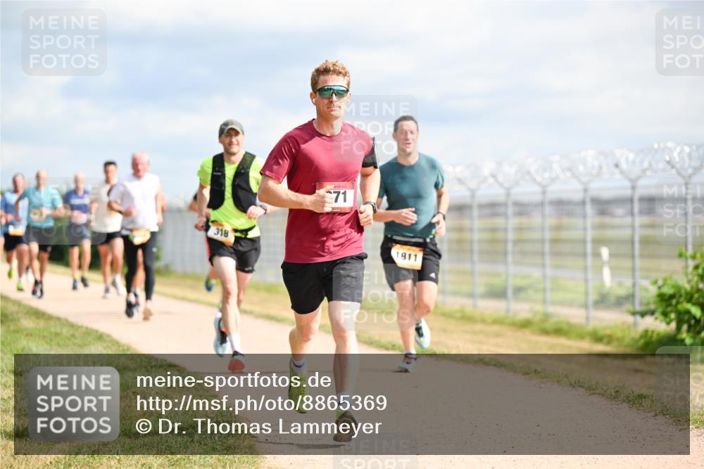 14.09.2025 - Airport Race Dr. Thomas Lammeyer http://msf.ph/oto/8865369 14.09.2025 12:05:49 Laufen 318, 71, 1911 meine-sportfotos.de
