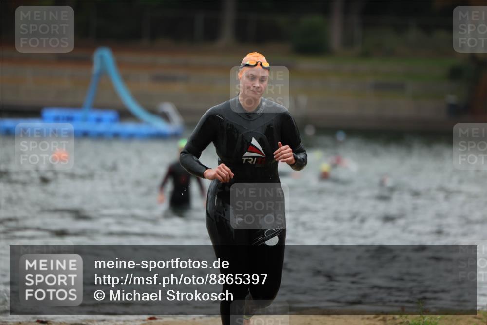 14.09.2025 - Stadtparktriathlon Michael Strokosch http://msf.ph/oto/8865397 14.09.2025 09:03:27 Schwimmen 387, 430, 434, 437 meine-sportfotos.de